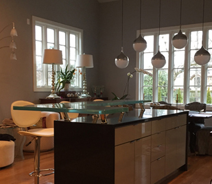 Examples of Gorgeous Frosted Glass Backsplash in the Kitchen